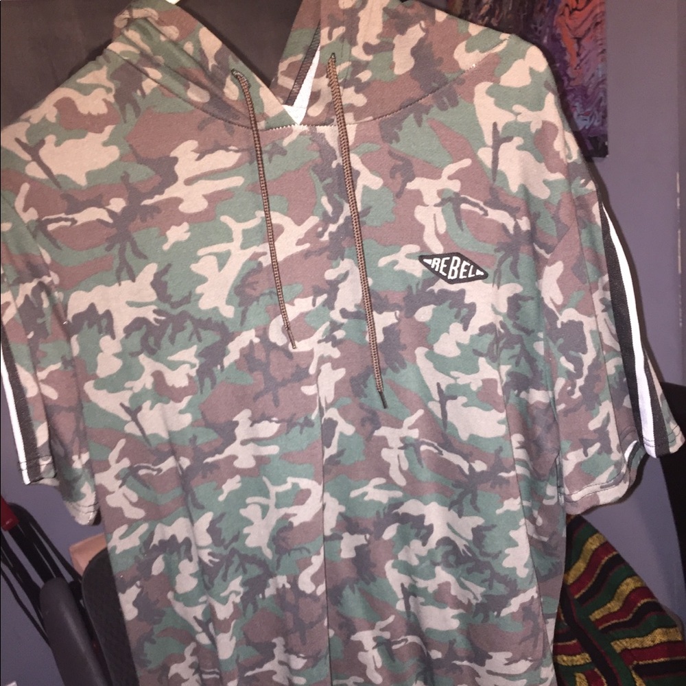 Men’s Rebel Camouflage Tee-Shirt. Men’s Medium.